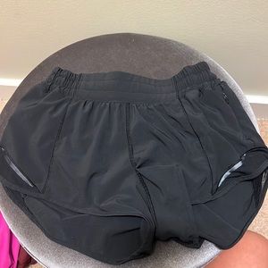 Lulu lemon hotty hot shorts 2.5”
